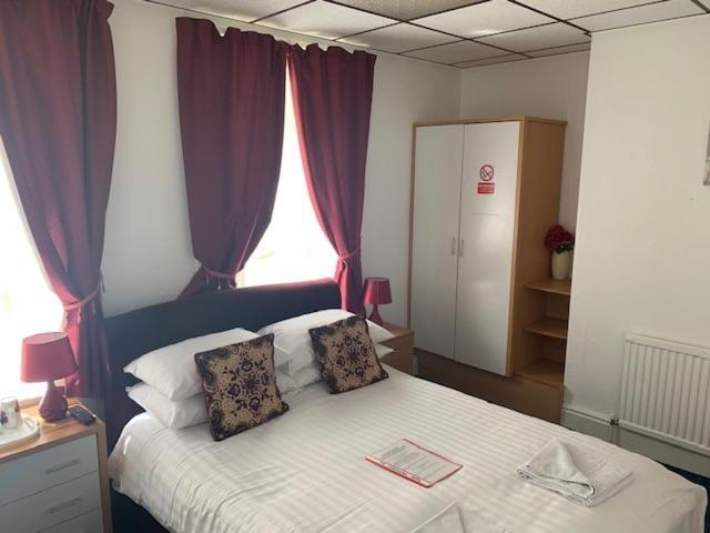 The Mornington Hotel room 4